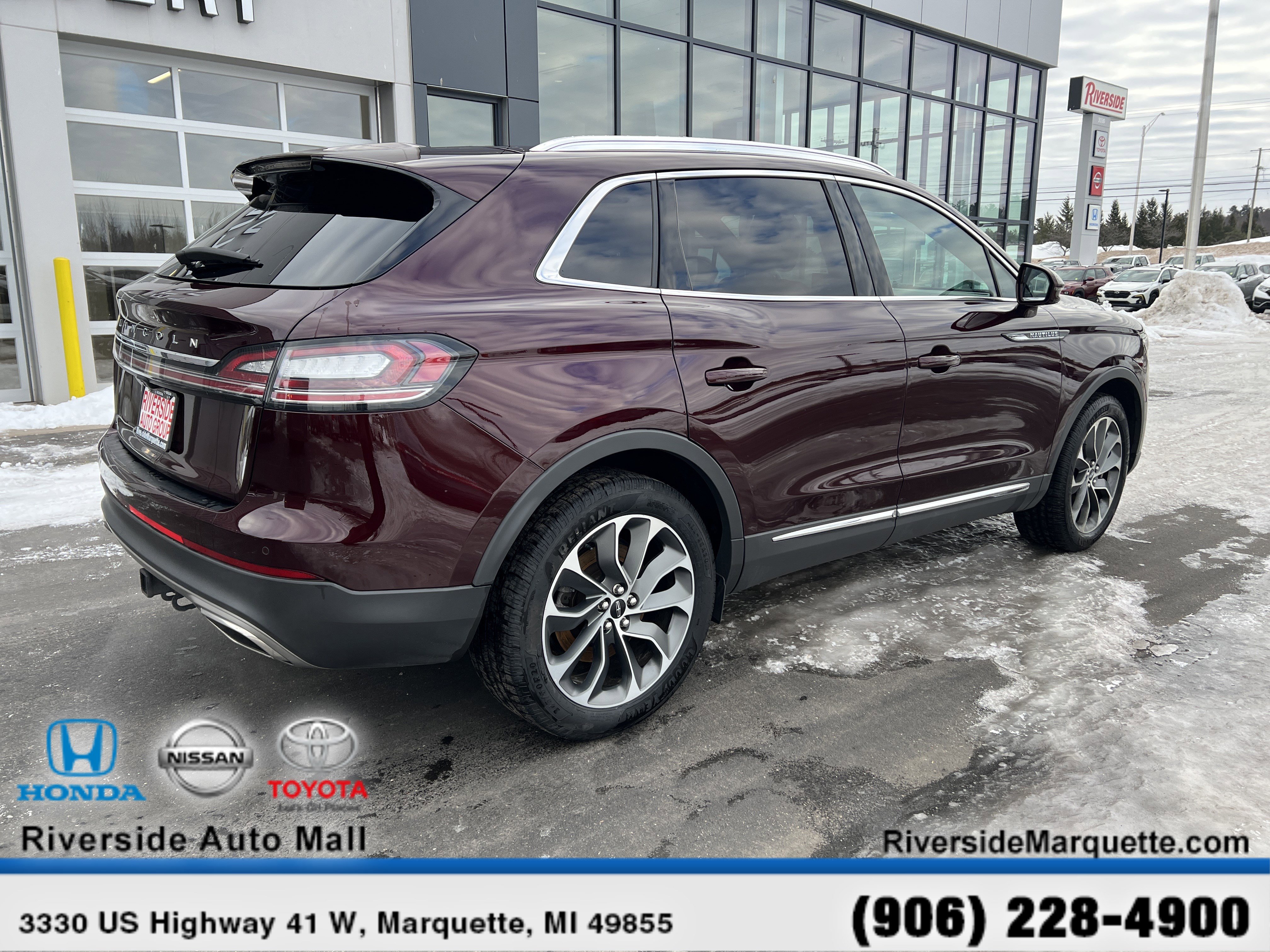 Used 2023 Lincoln Nautilus Reserve w/ Luxury Package image 9