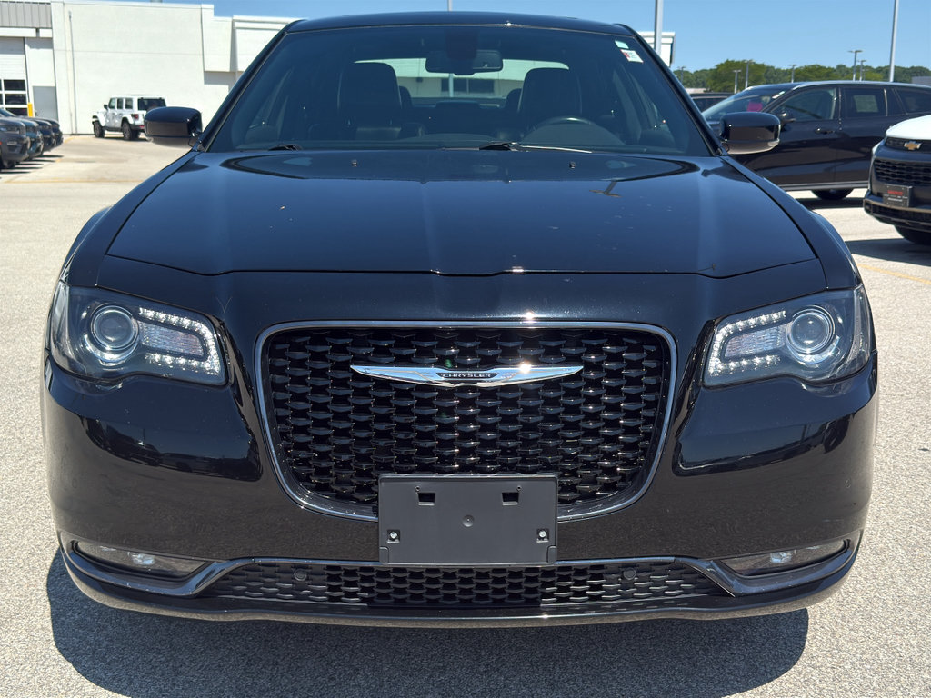 Used 2018 Chrysler 300 S w/ 300S Premium Group AWD/4WD image 3
