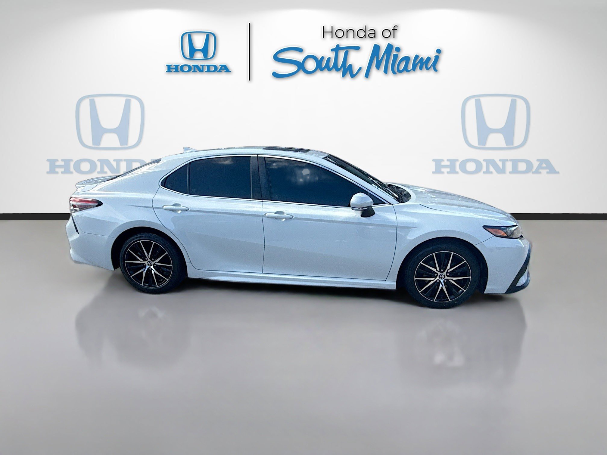 Used 2022 Toyota Camry SE w/ Convenience Package image 8