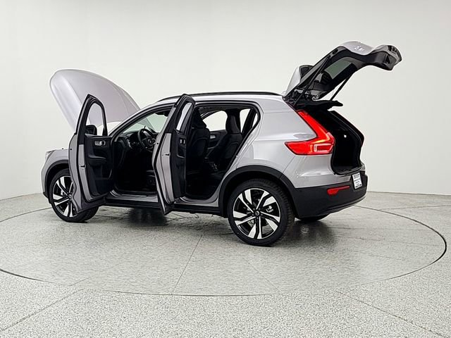 New 2026 Volvo XC40 B5 Plus w/ Climate Package AWD/4WD image 12