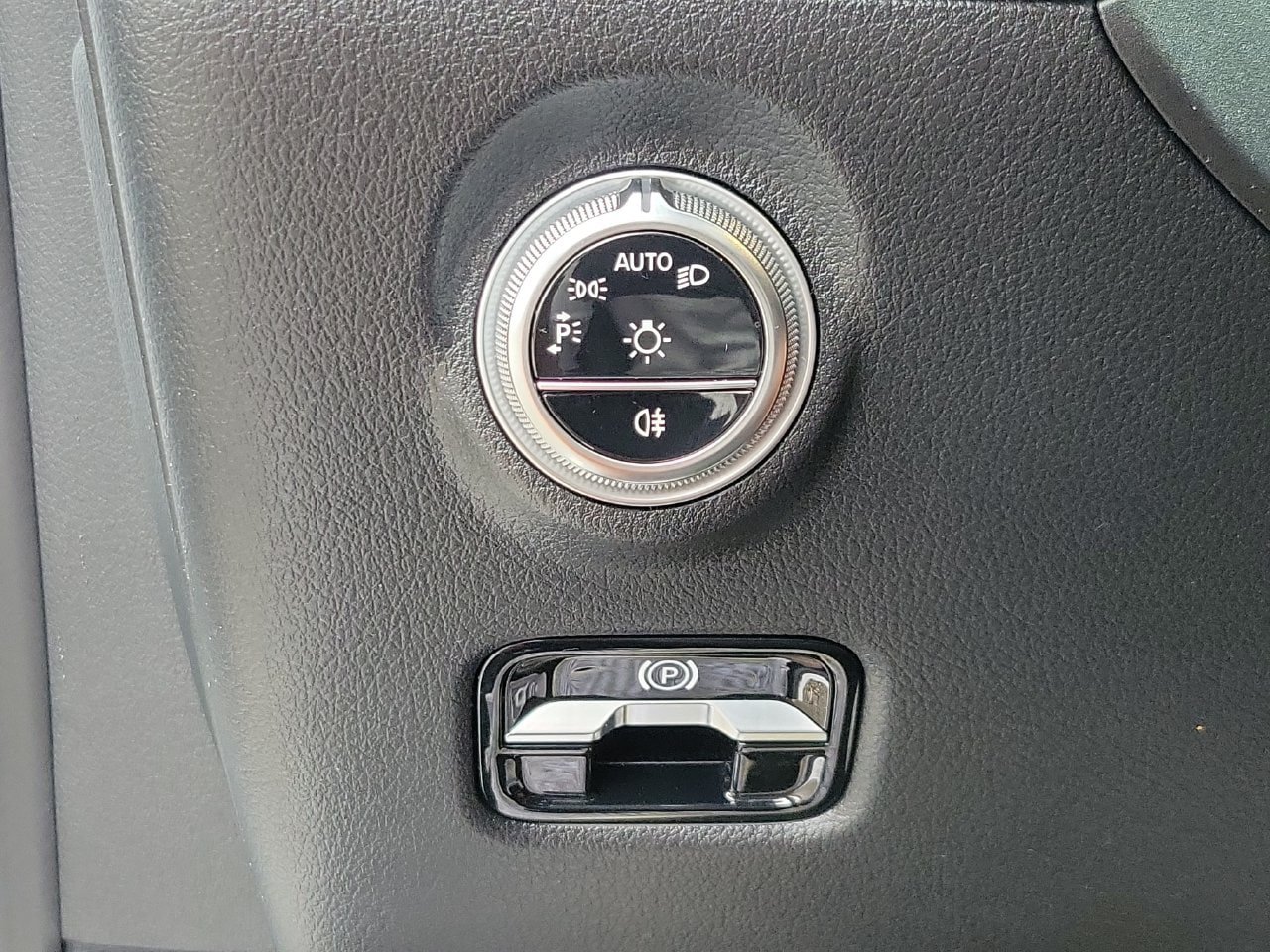 Used 2022 Mercedes-Benz C 300 4MATIC Sedan image 29
