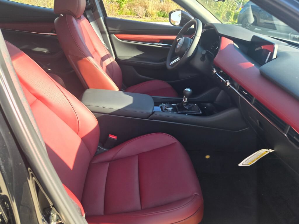 New 2026 MAZDA MAZDA3 2.5 S Hatchback w/ Premium Pkg FWD image 4