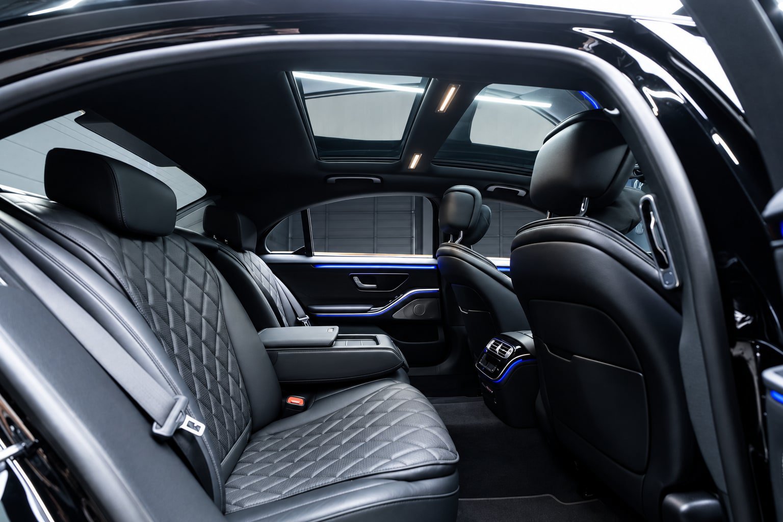 Used 2023 Mercedes-Benz S 500 4MATIC w/ AMG Line image 25