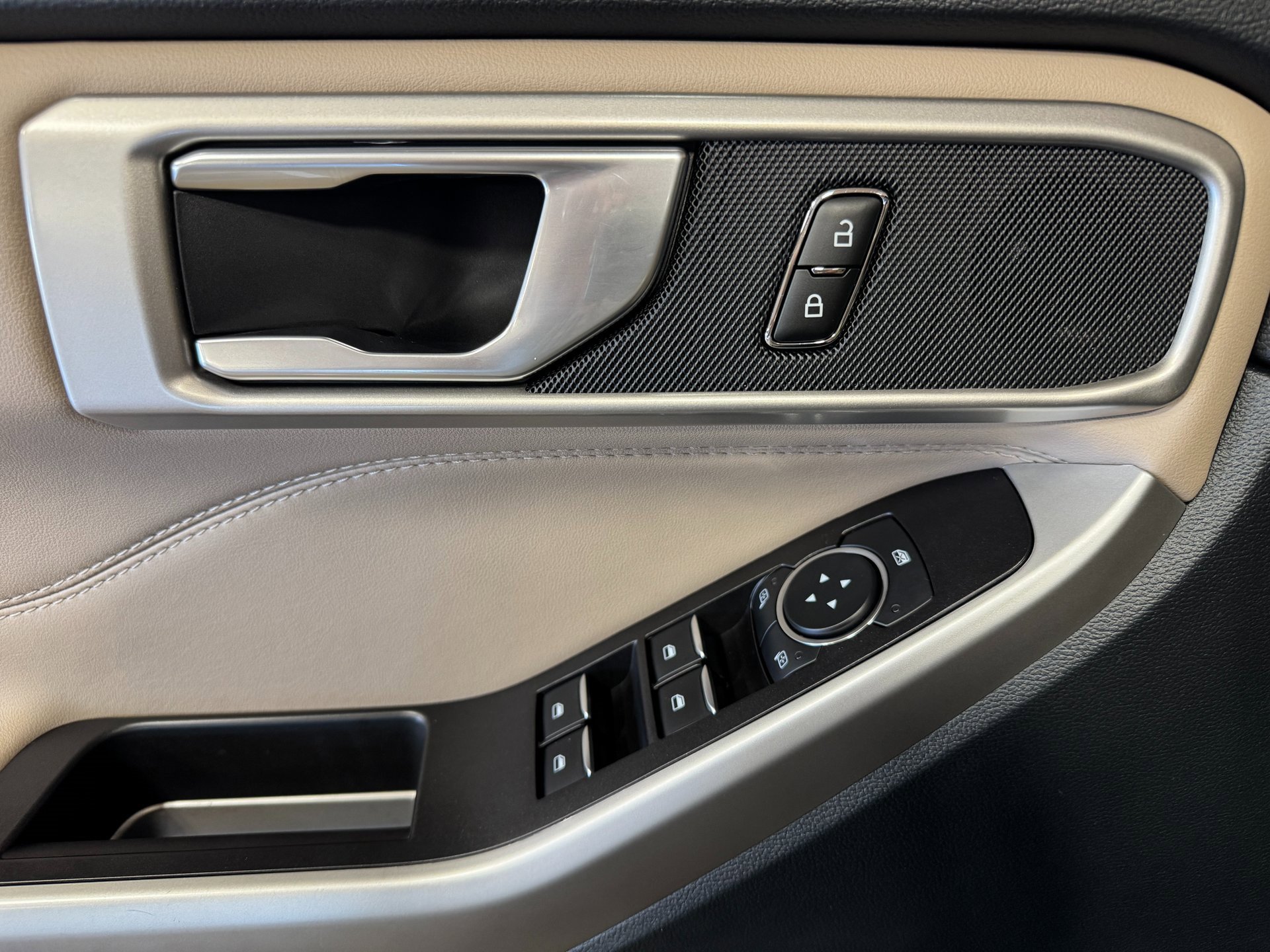 Used 2023 Ford Explorer XLT w/ Equipment Group 202A image 49