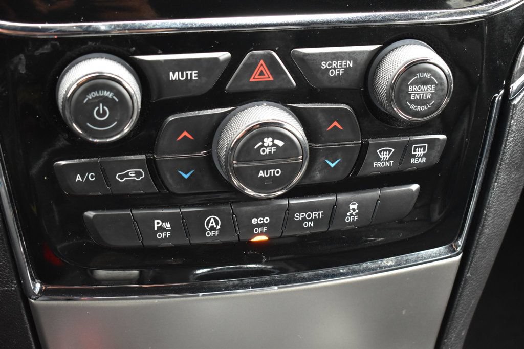 Used 2020 Jeep Grand Cherokee Overland RWD image 36