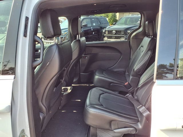 Used 2025 Chrysler Pacifica Select FWD image 22