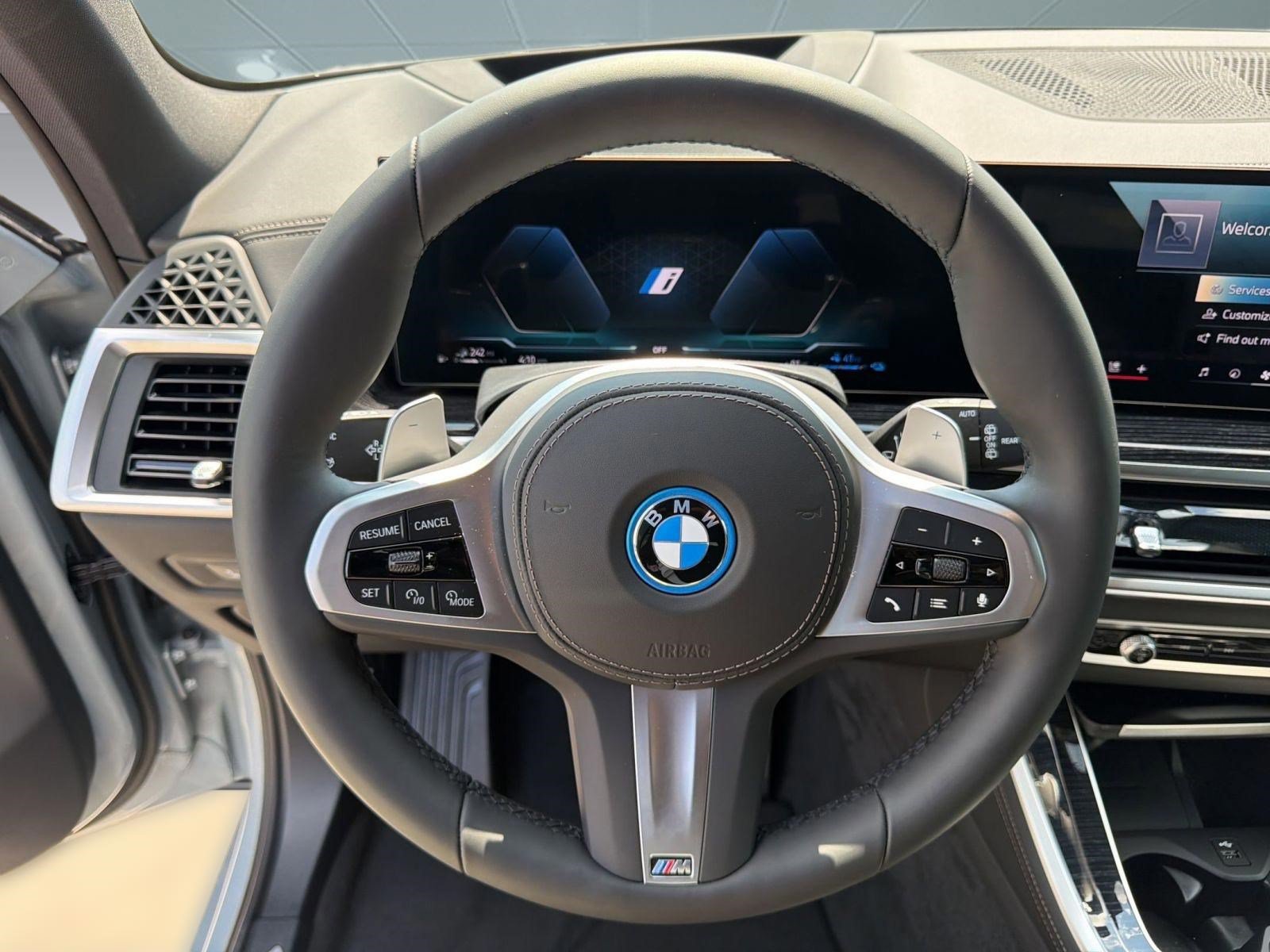 New 2026 BMW X5 xDrive50e w/ M Sport Package AWD/4WD image 16