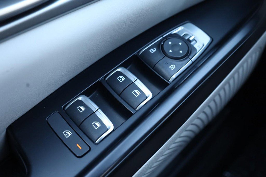 Used 2024 Kia Carnival LX image 19