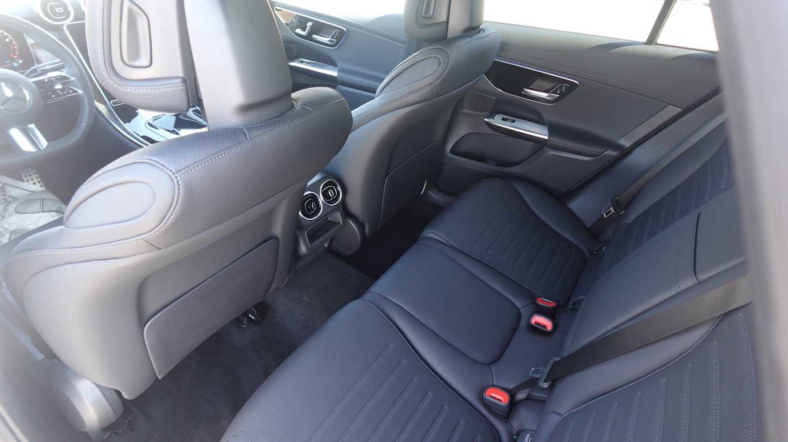 Used 2026 Mercedes-Benz GLC 300 4MATIC image 57