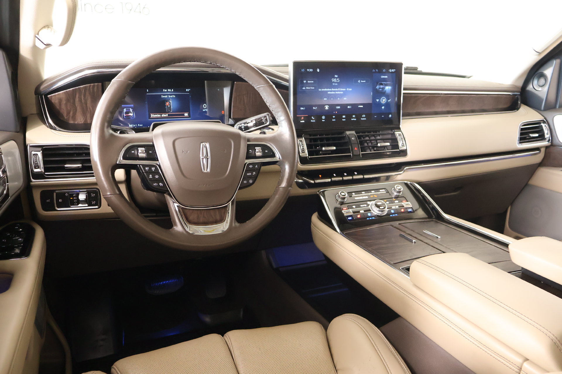 Used 2023 Lincoln Navigator Reserve AWD/4WD image 2