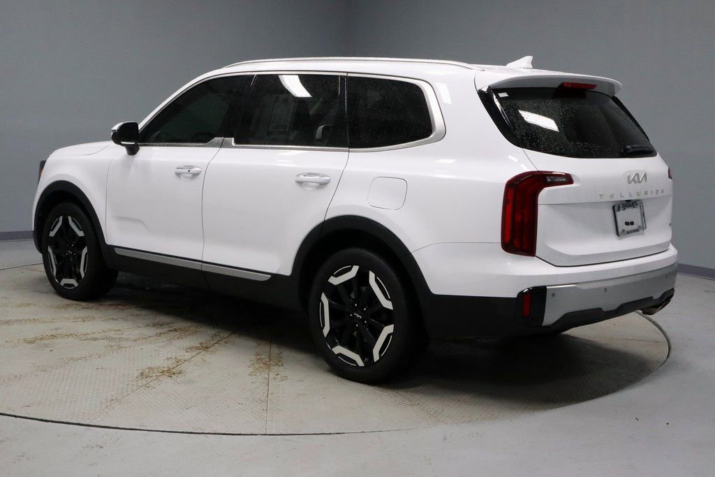 Used 2023 Kia Telluride S image 10