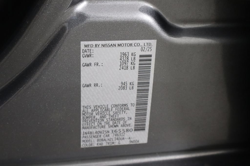 Used 2025 Nissan Altima 2.5 SV FWD image 39