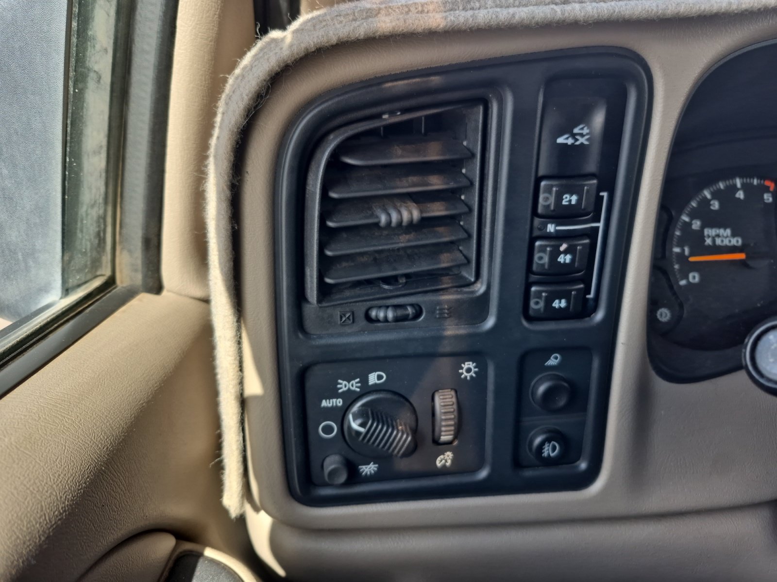 Used 2006 GMC Sierra 2500 SLT w/ Heavy-Duty Power Package AWD/4WD image 31