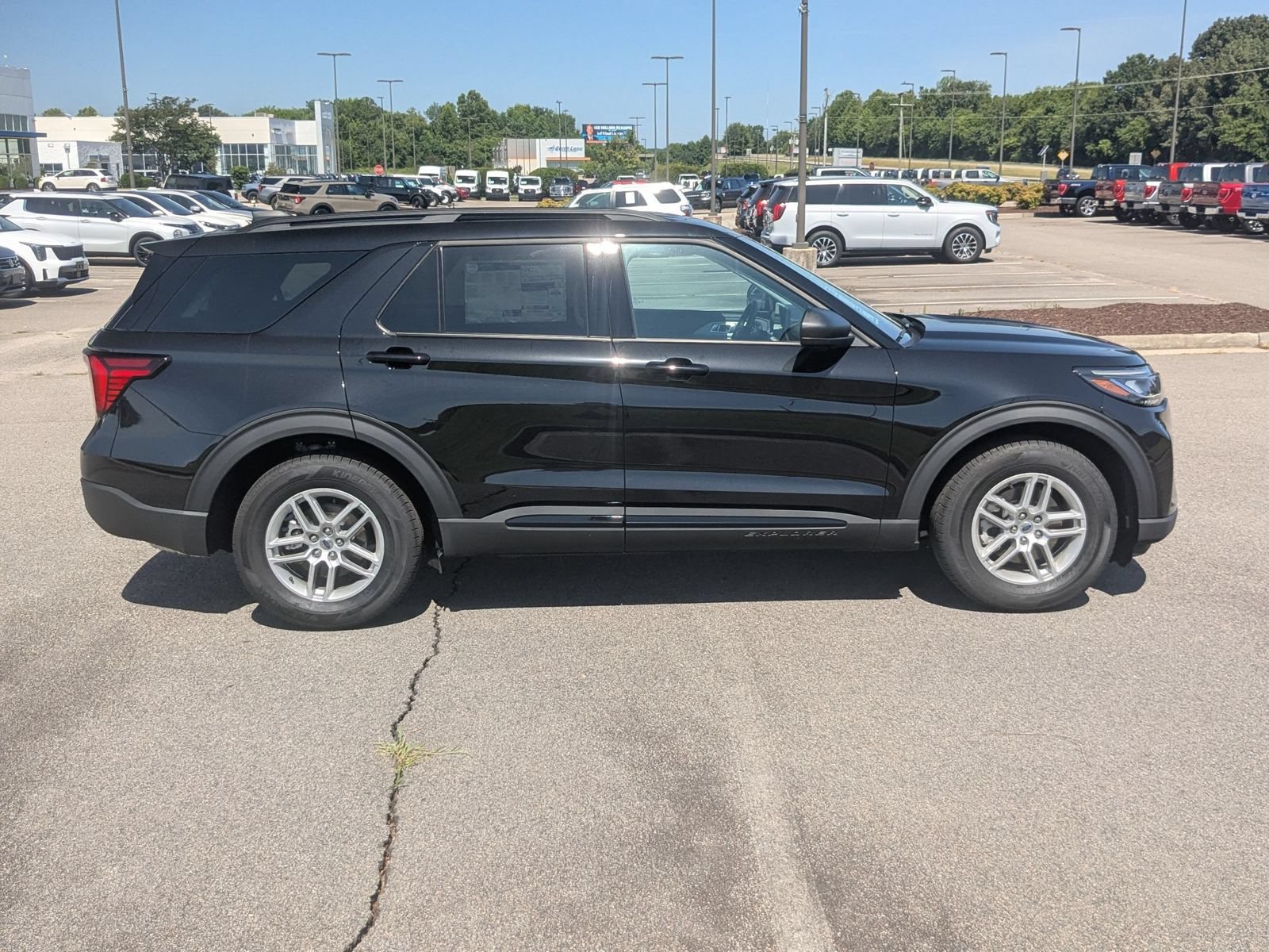 New 2026 Ford Explorer Active w/ Active Comfort Package RWD image 2