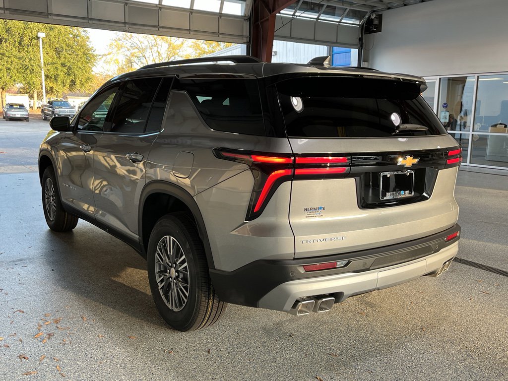New 2026 Chevrolet Traverse LT w/ LPO, Floor Liner Package FWD image 6