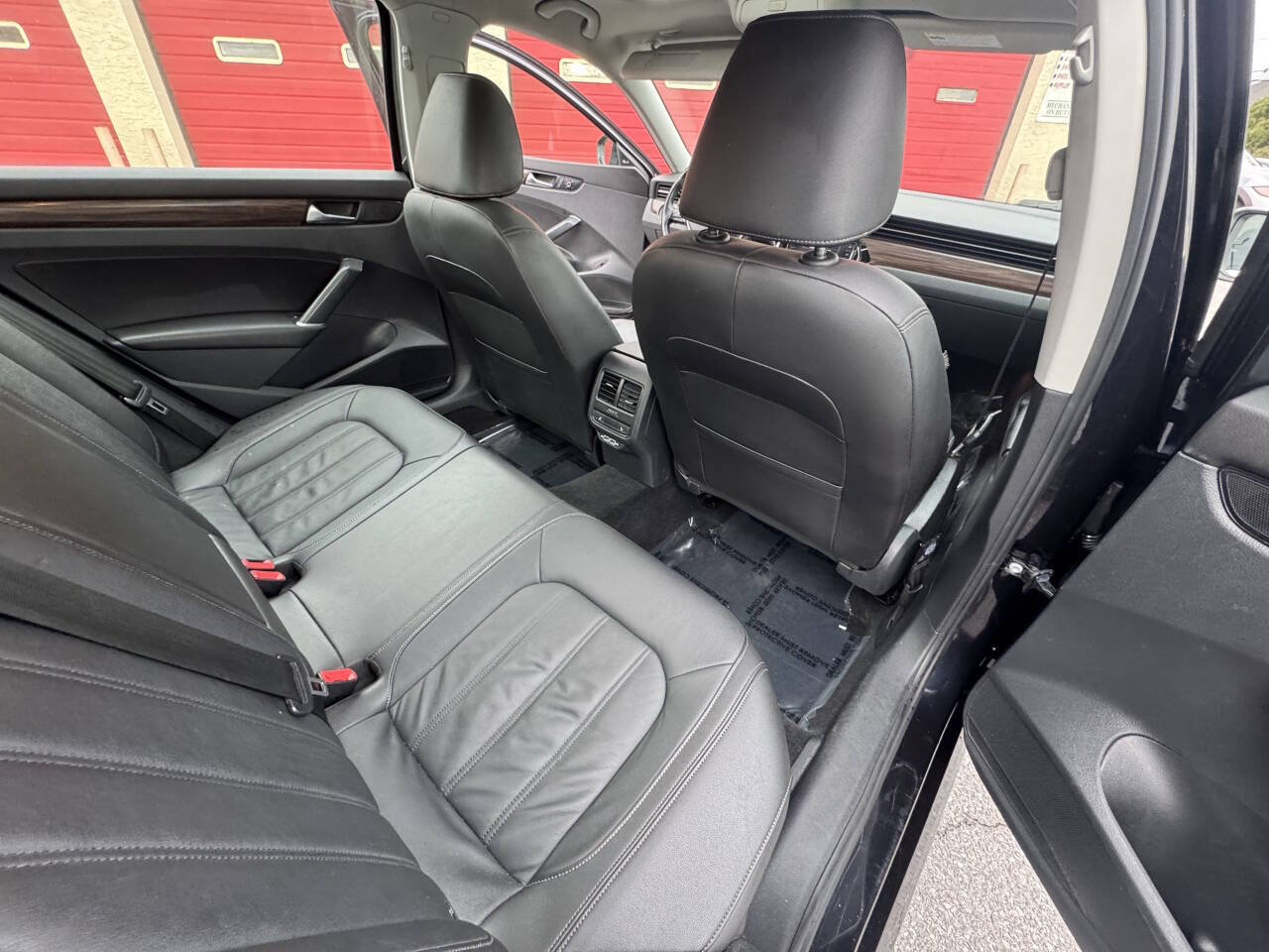 Used 2020 Volkswagen Passat 2.0T SEL FWD image 19