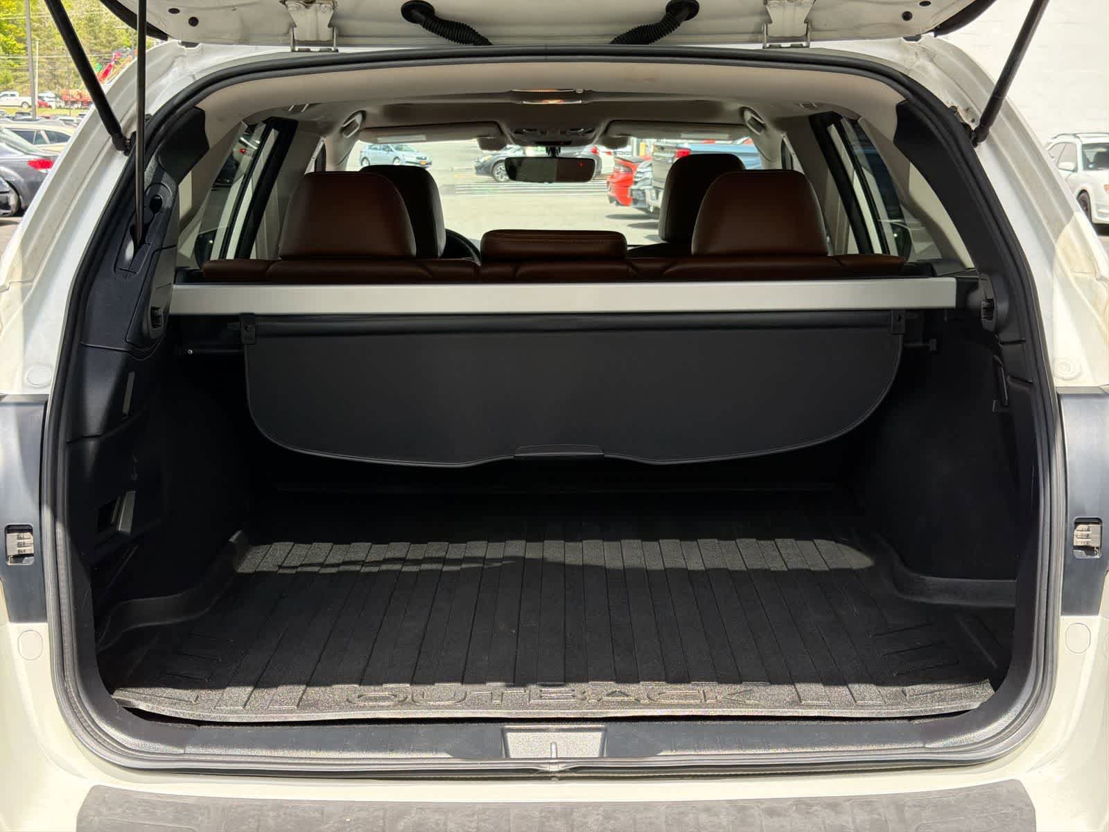 Used 2019 Subaru Outback 3.6R Touring AWD/4WD image 35