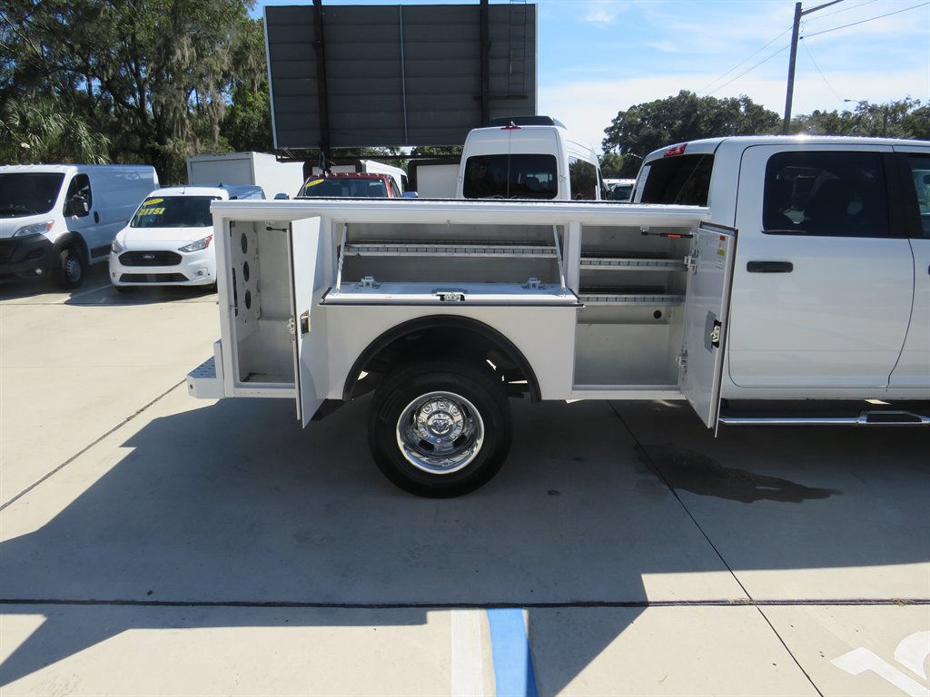 Used 2024 RAM 3500 Big Horn AWD/4WD image 17