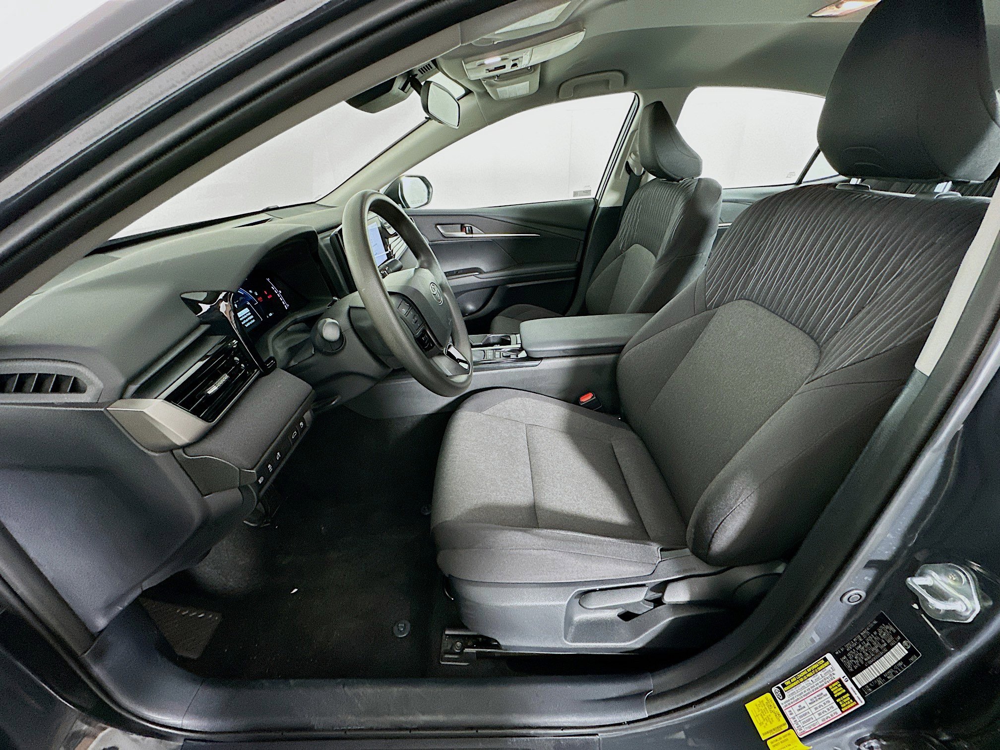 Used 2025 Toyota Camry LE image 13