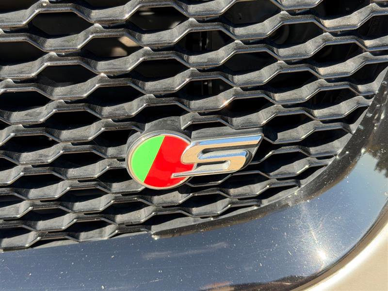 Used 2019 Jaguar F-PACE S image 12