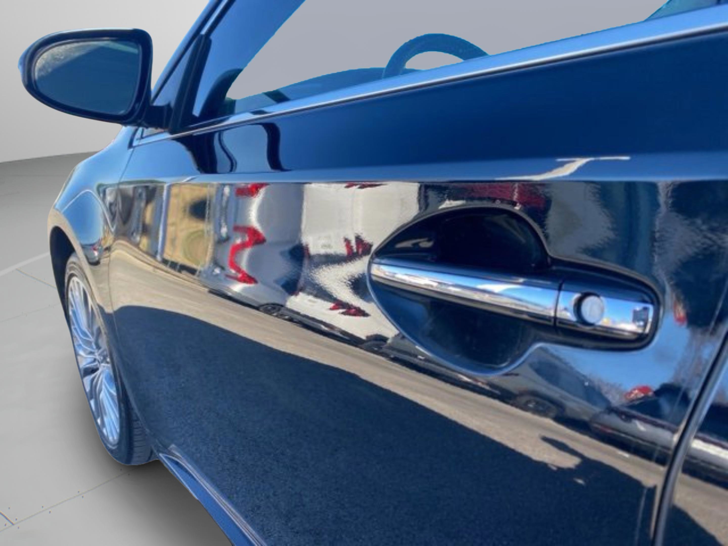 Used 2017 Toyota Avalon Limited image 12