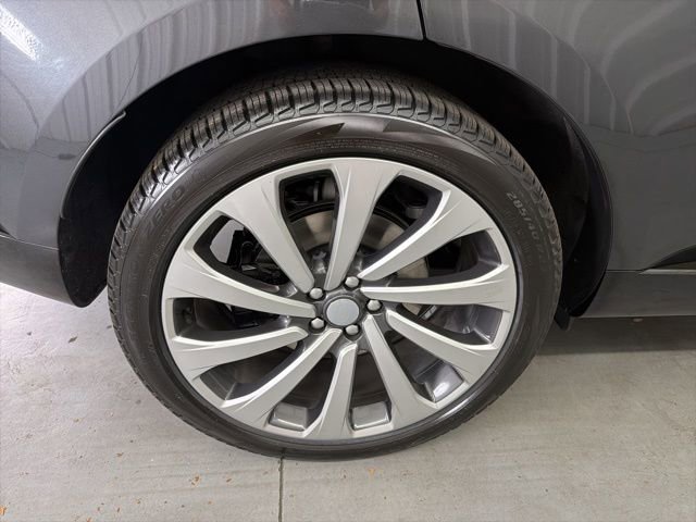 Used 2023 Land Rover Range Rover Long Wheelbase SE image 23