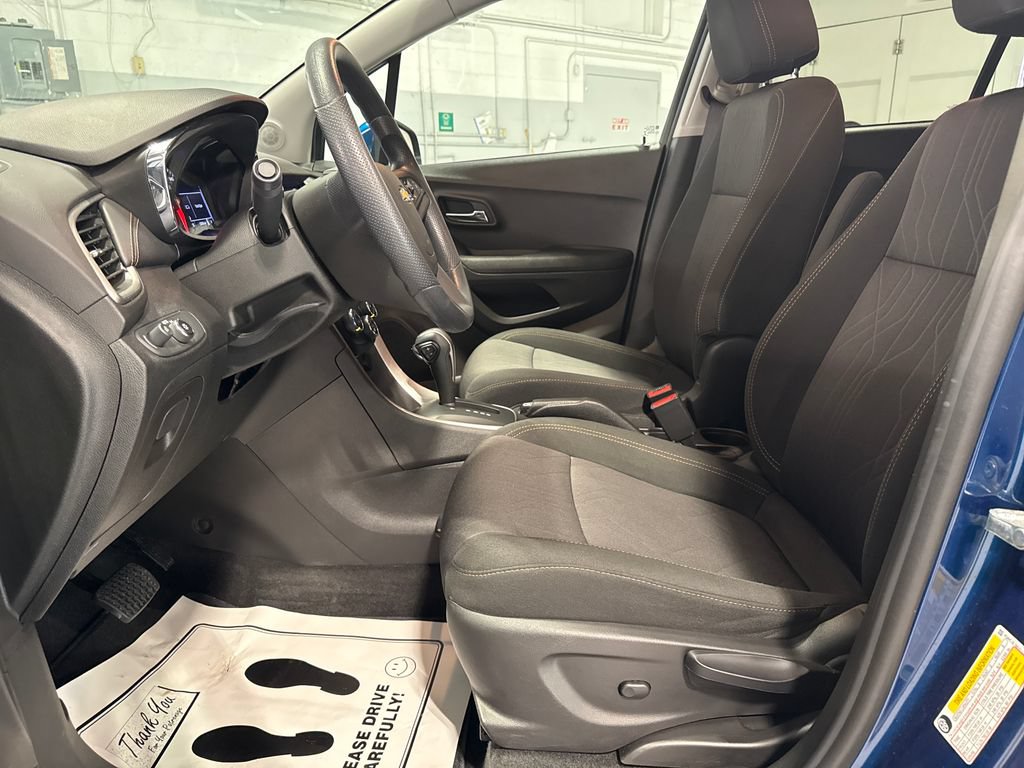 Used 2020 Chevrolet Trax LT FWD image 23