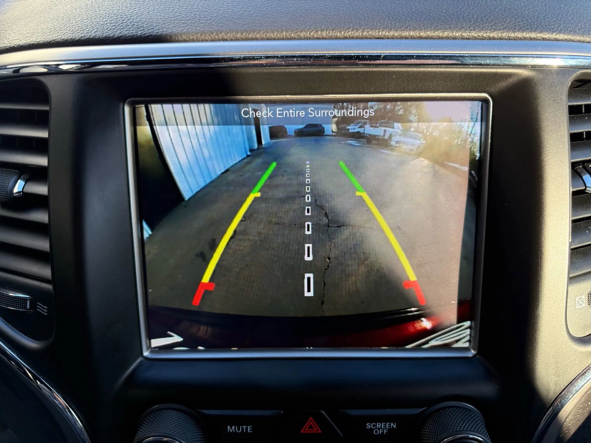 Used 2018 Jeep Grand Cherokee Altitude image 23