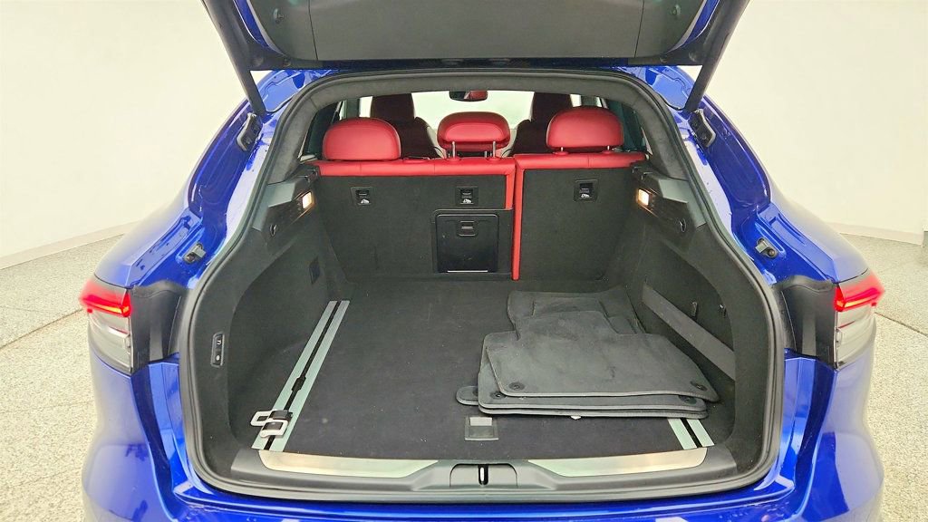 Used 2022 Maserati Levante Trofeo image 24