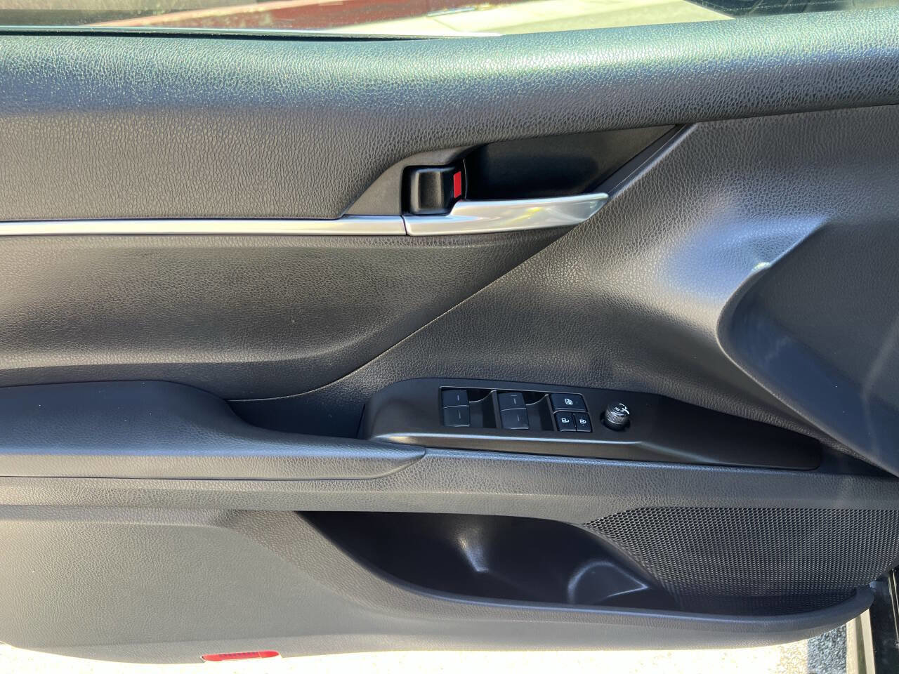 Used 2022 Toyota Camry SE image 25
