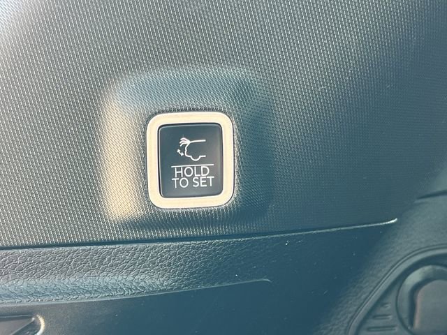 Used 2024 Jeep Grand Cherokee Altitude image 37