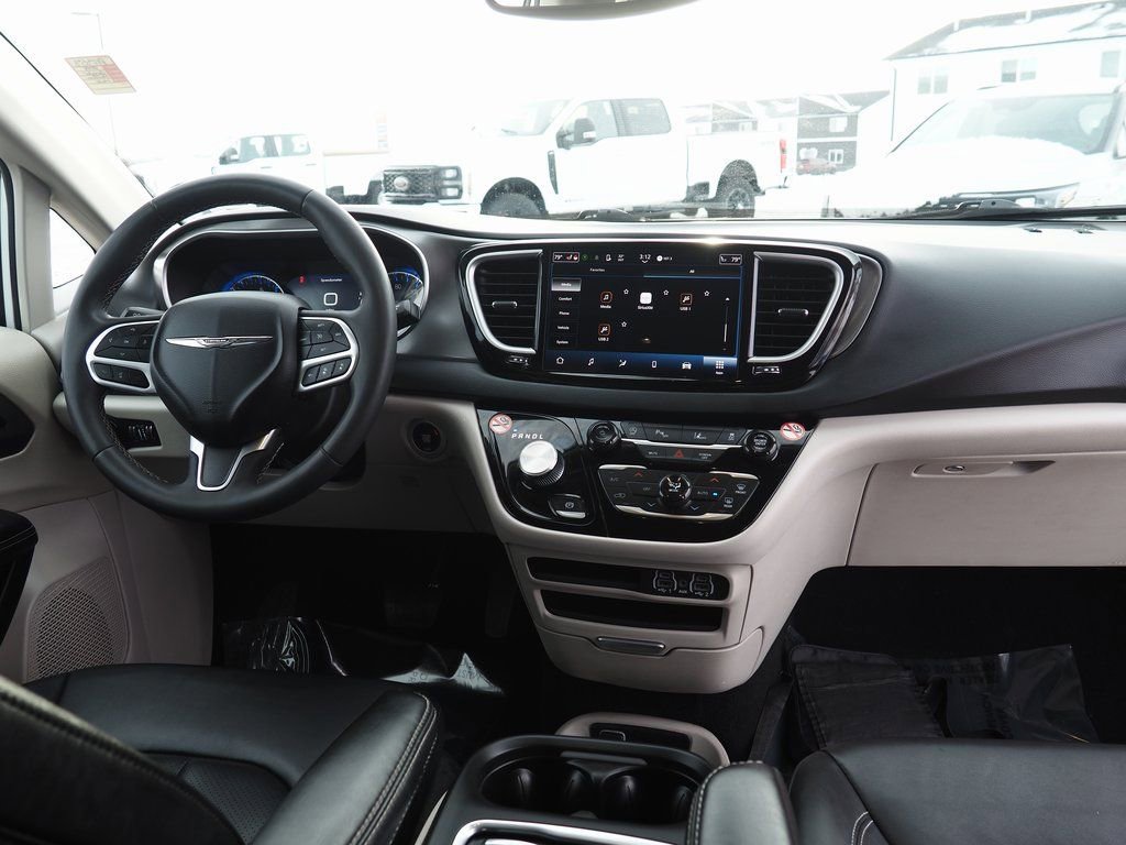 Used 2024 Chrysler Pacifica Touring-L image 43