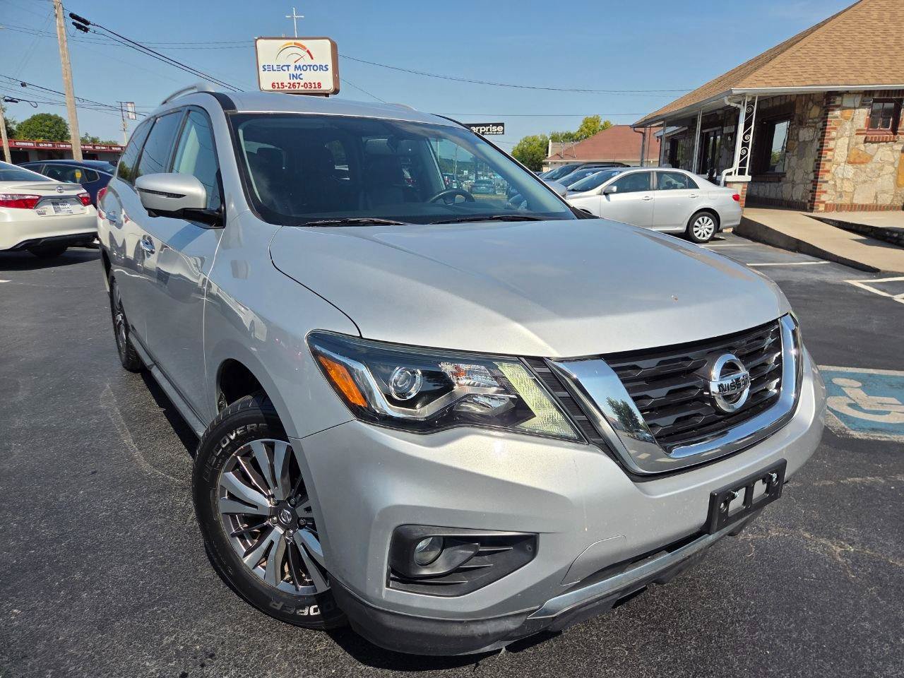 Used 2019 Nissan Pathfinder SL FWD image 7