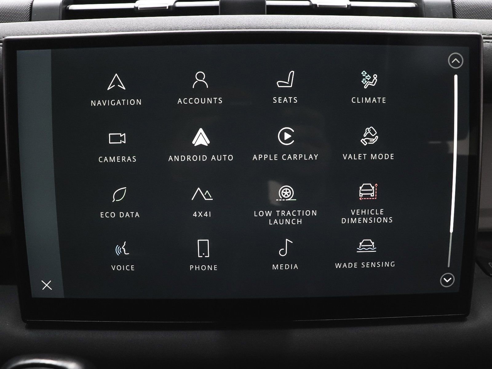 Used 2023 Land Rover Defender 130 X-Dynamic SE image 34