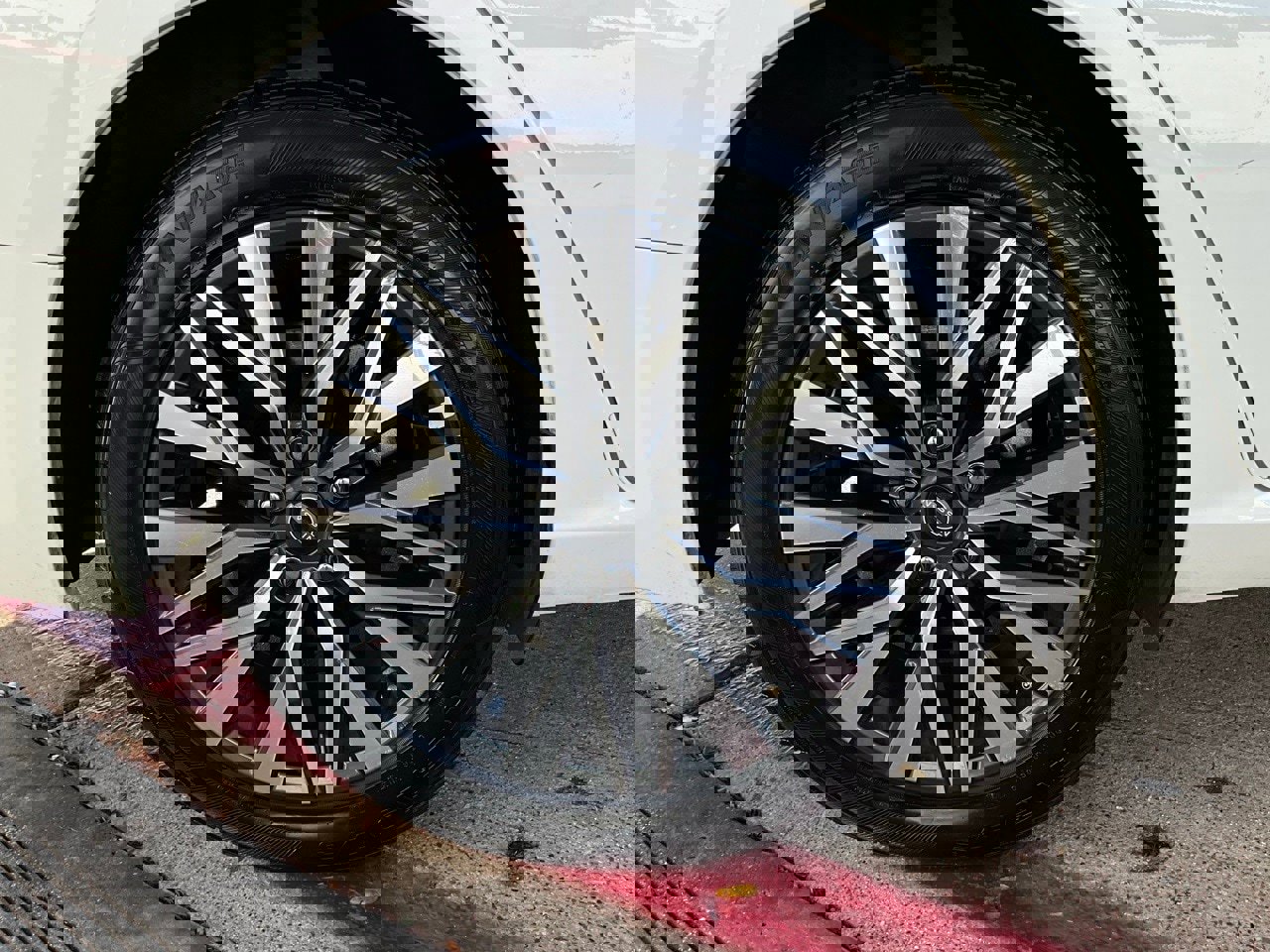 Used 2025 Nissan Altima 2.5 SV image 9