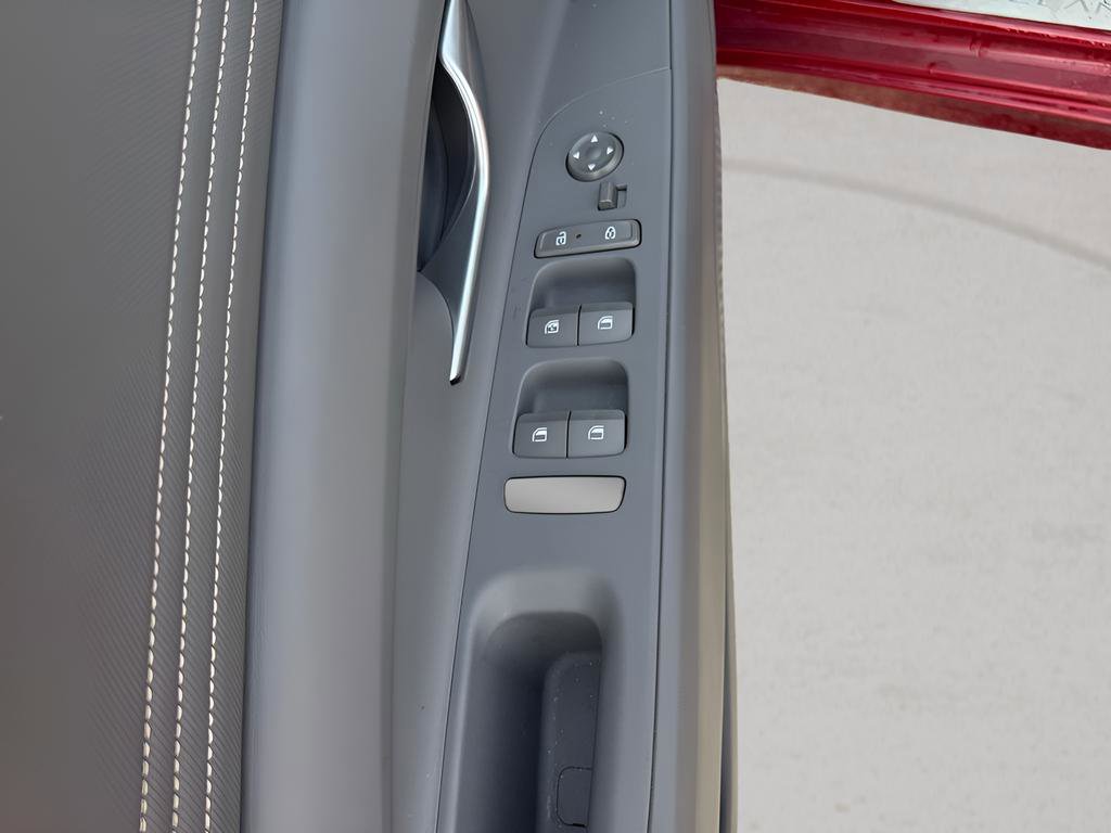 Used 2024 Hyundai Elantra SEL w/ Convenience Package image 16