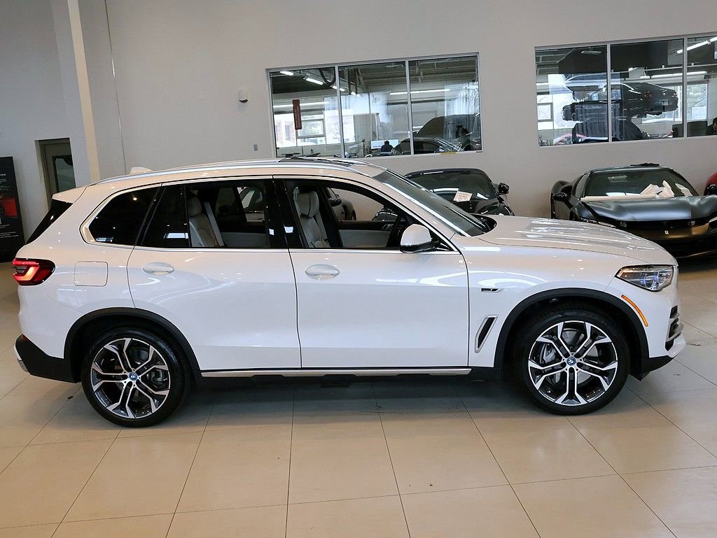 Used 2023 BMW X5 xDrive45e w/ Executive Package image 38
