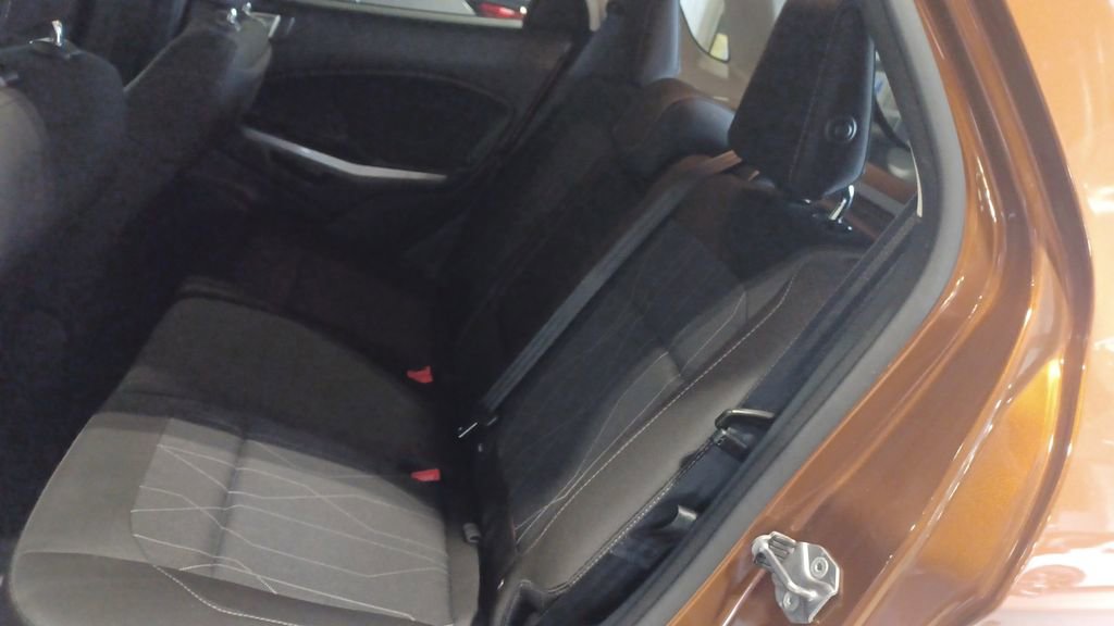 Used 2018 Ford EcoSport SE image 7