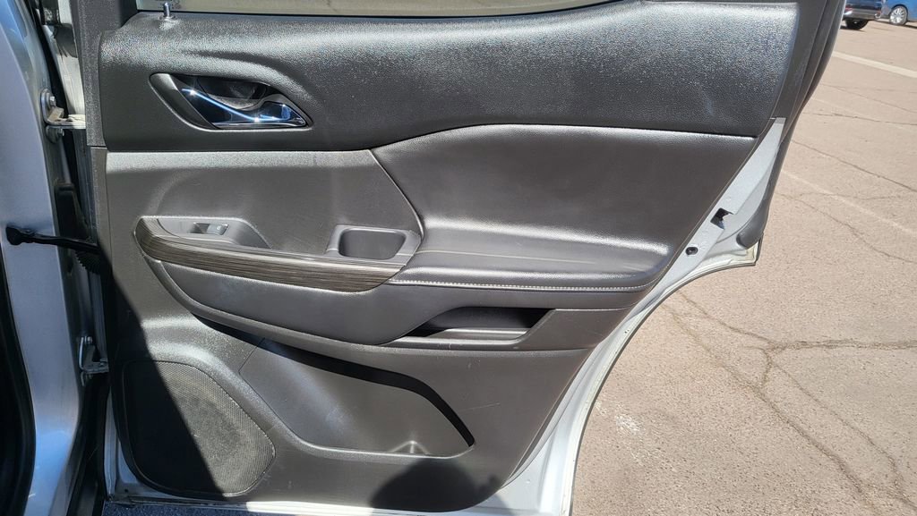 Used 2019 GMC Acadia SLT image 19