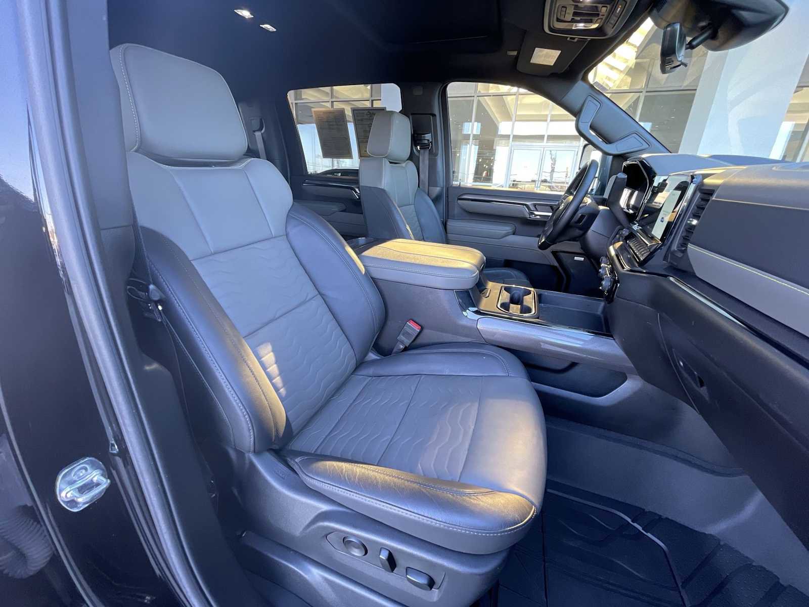 Used 2025 Chevrolet Silverado 2500 ZR2 w/ Technology Package image 28