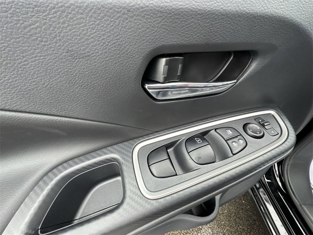 New 2025 Nissan Versa SR image 13