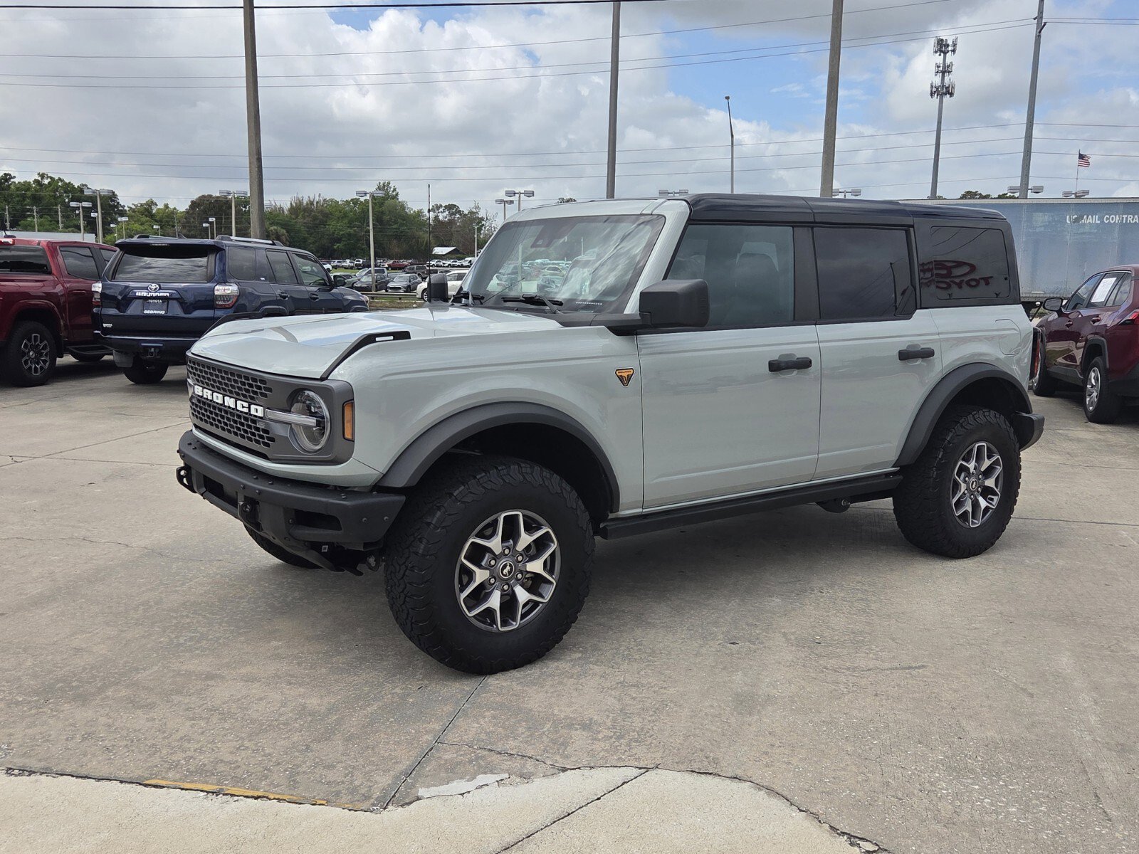Used 2024 Ford Bronco Badlands image 3