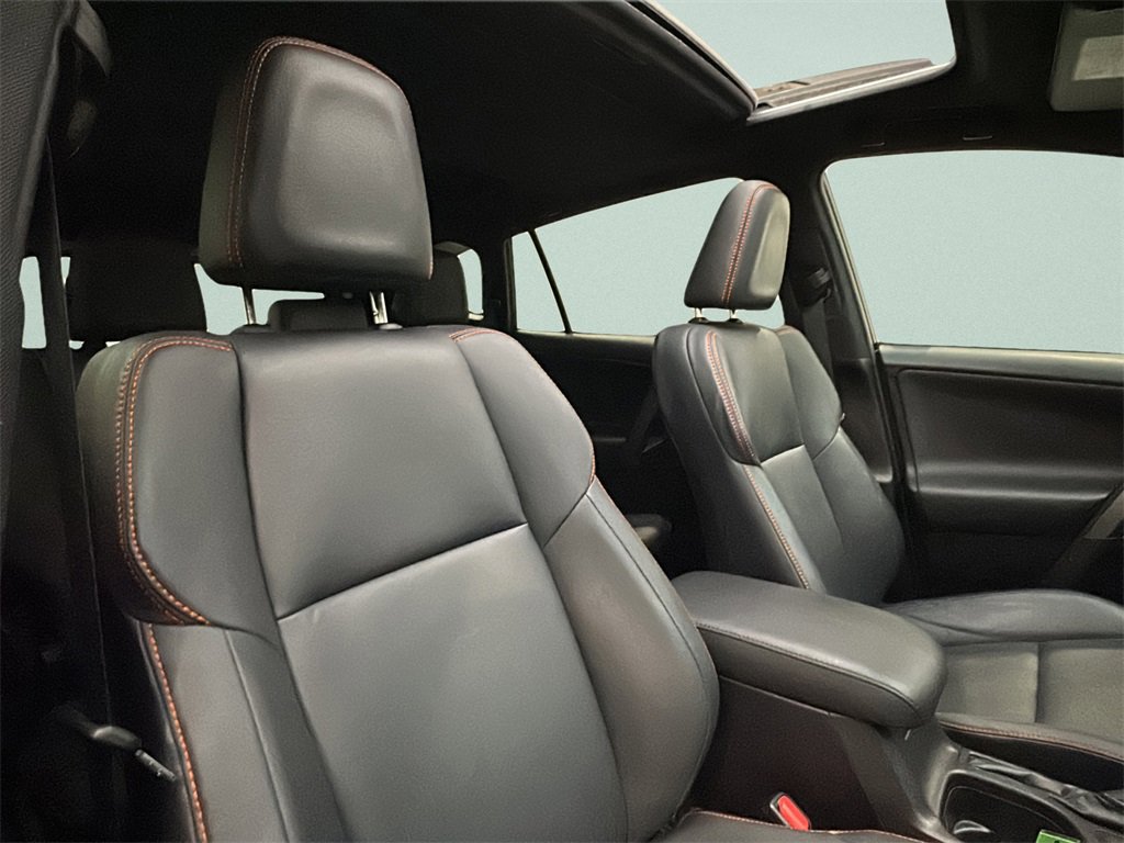 Used 2016 Toyota RAV4 SE image 16