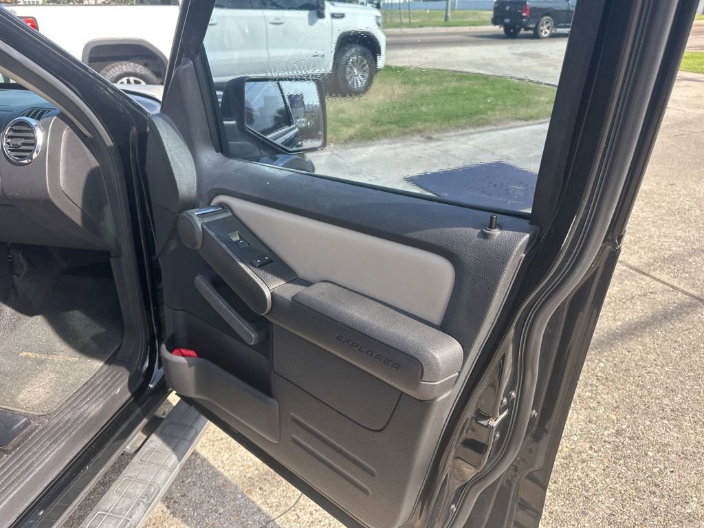 Used 2007 Ford Explorer Sport Trac Limited image 11