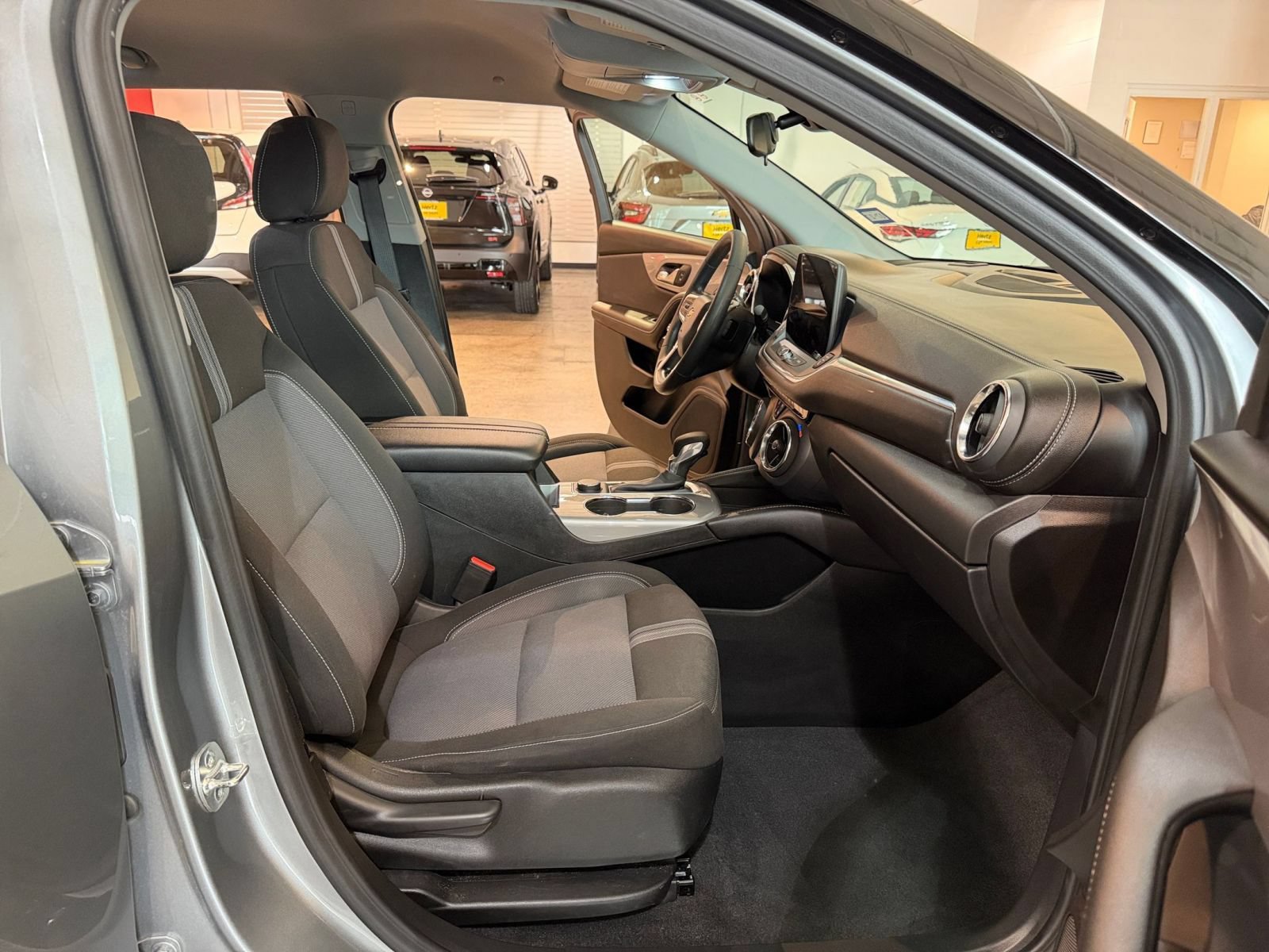 Used 2025 Chevrolet Blazer LT FWD image 36