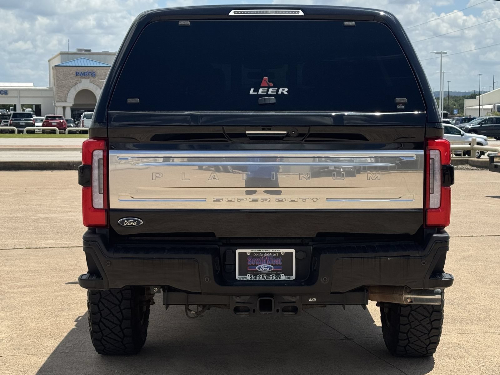 Used 2023 Ford F250 Platinum w/ FX4 Off-Road Package AWD/4WD image 5