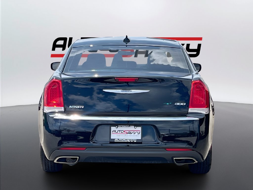 Used 2023 Chrysler 300 Touring RWD image 6