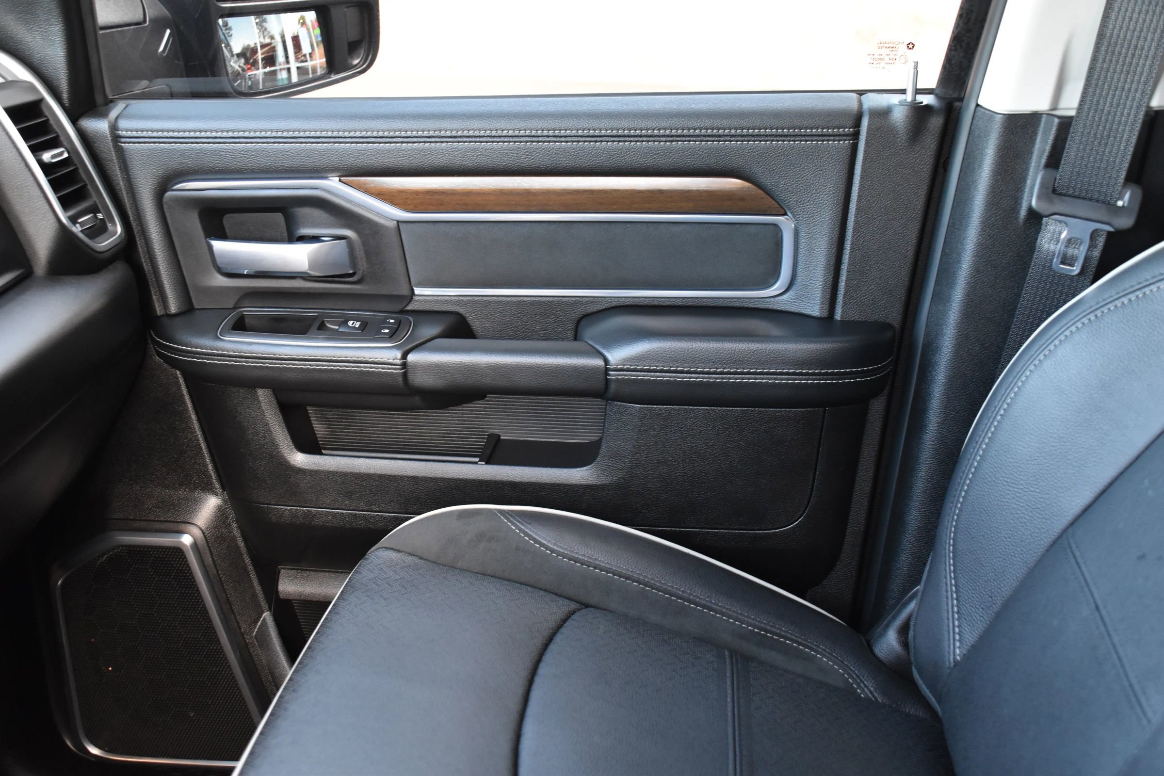 Used 2024 RAM 2500 Laramie AWD/4WD image 14