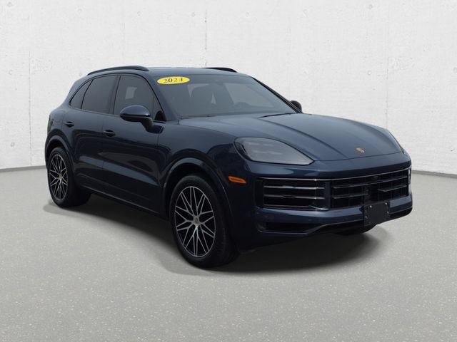 Used 2024 Porsche Cayenne AWD/4WD image 3