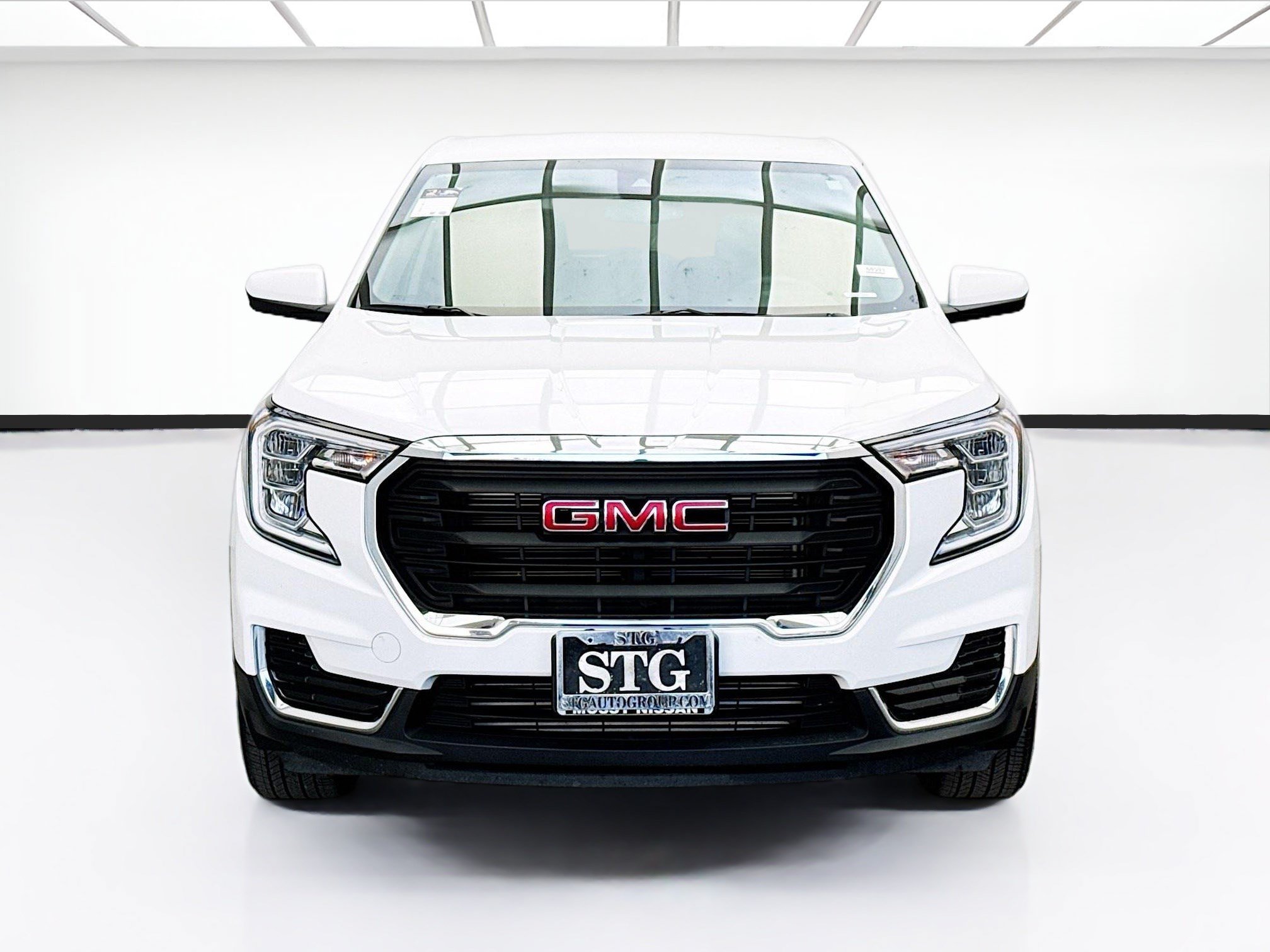 Used 2024 GMC Terrain SLE AWD/4WD image 2